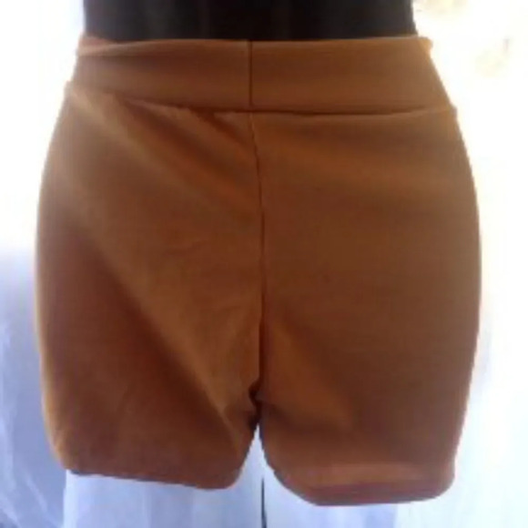 Women shorts size small (H) - Picture 2 of 3